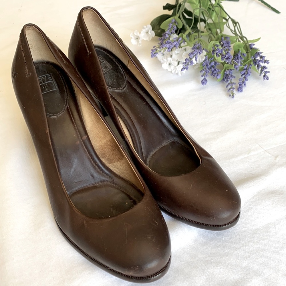 Frye brown leather pumps